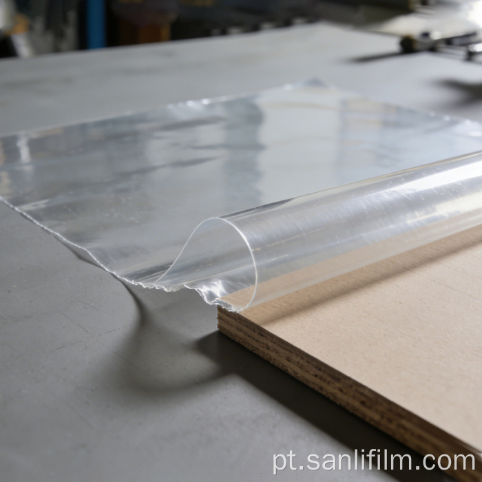 Película protetora de plásticos projetados ou laminados